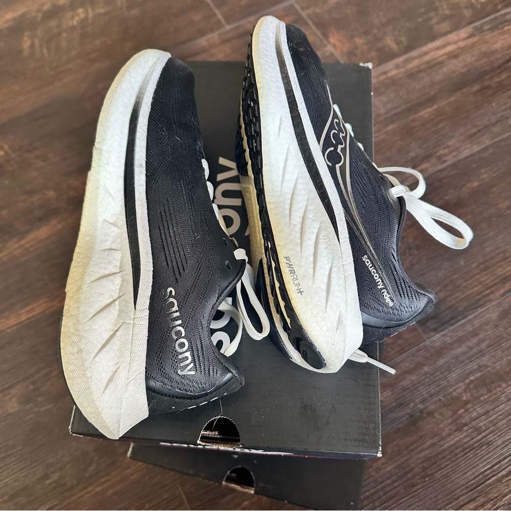 SAUCONY RIDE 18 Black/White Shoe - Picture 14 of 16